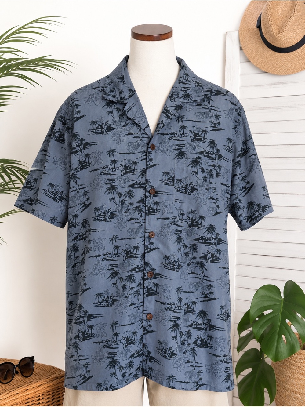 Year In Year Out Men’s XL Hawaiian Shirt Blue Gray Tropical Aloha Button Up